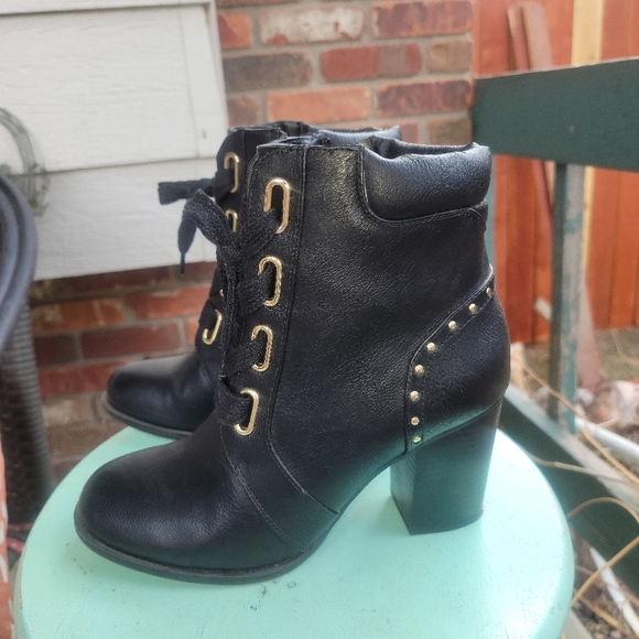 3.5 inch heeled studded black ankle booties size 8.5 - Picture 1 of 10